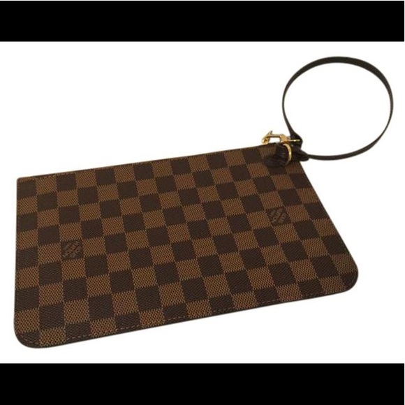 Louis Vuitton (Free Dior Lip Glow) - Picture 4 of 16